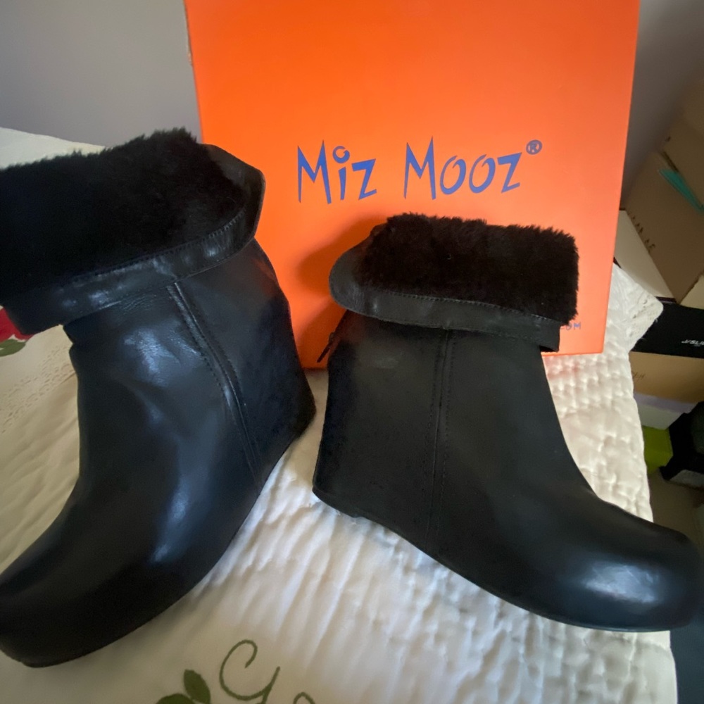 Miz Mooz platform ankle boots, black leather and fur cuffs size 7